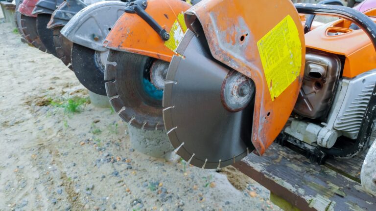 Aszfaltozás megrendelői szemmel: amikor az út nem minőségi Profile on the blade of an asphalt or concrete cutter and Profile on Asphalt Cutter